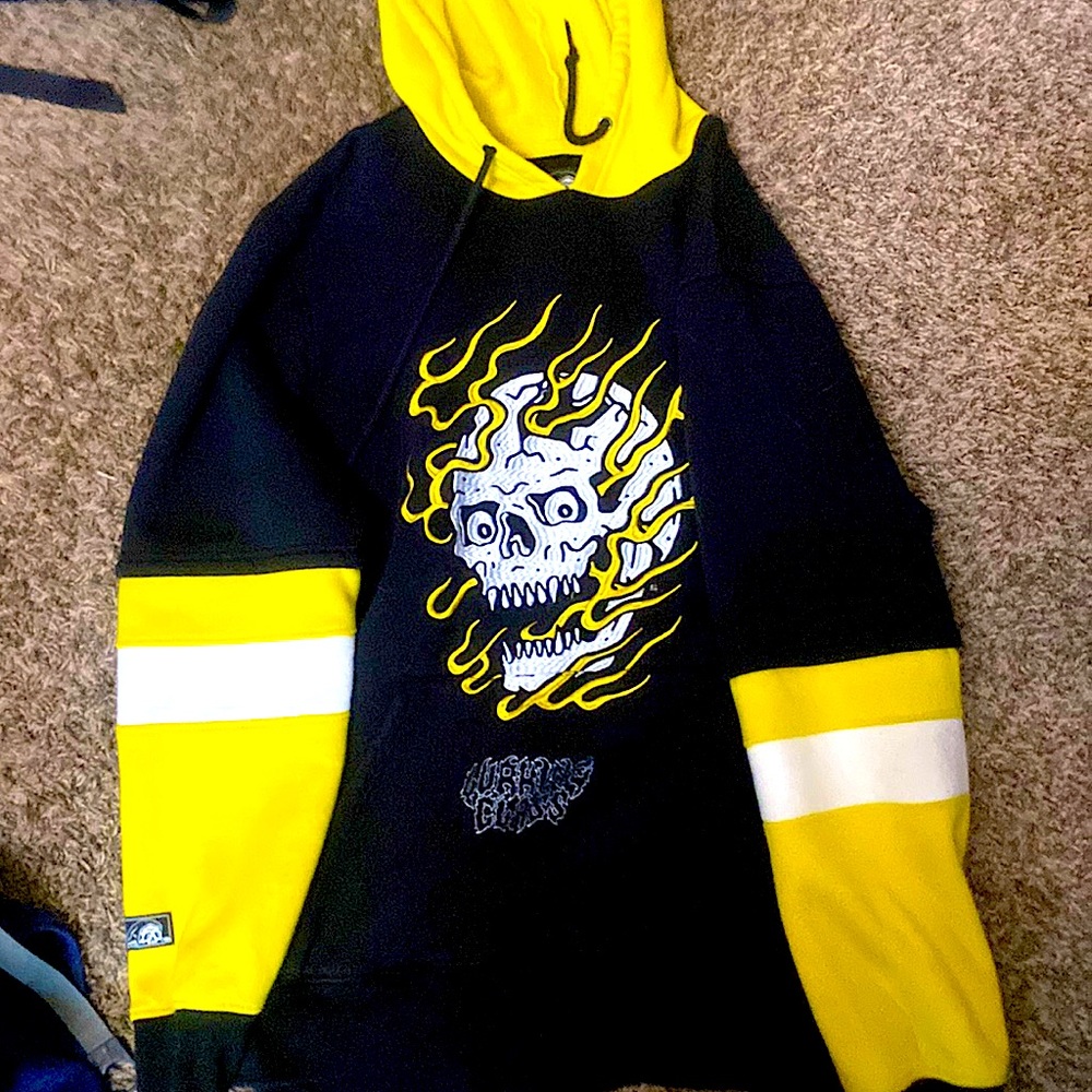 Sketchy tank yellow skull hoodie